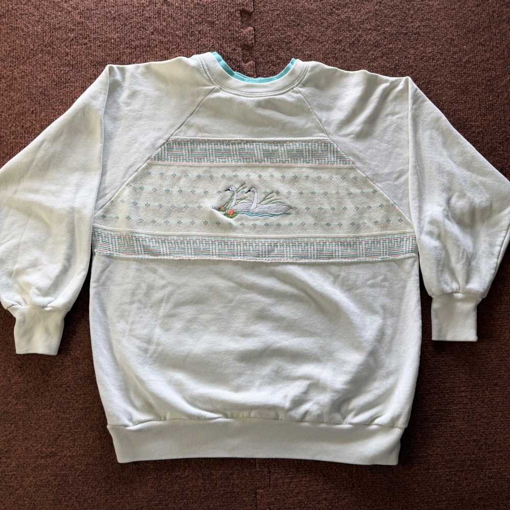 Vintage Great Lakes Swan Embroidered Sweatshirt Cream Pastel Made in USA Small